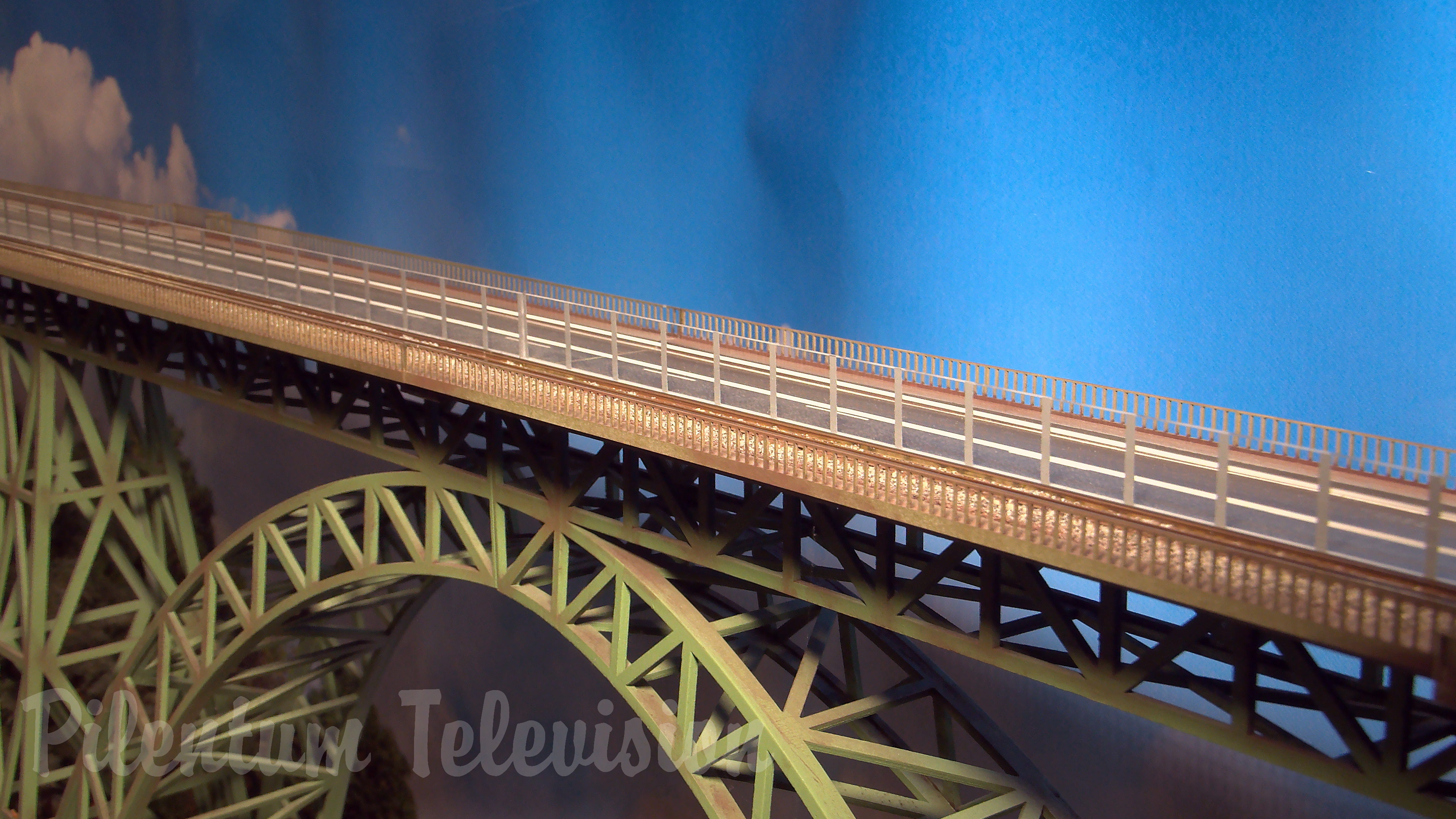 Il ponte ferroviario più alto della Germania - Plastico ferroviario modulare con trenini in scala TT