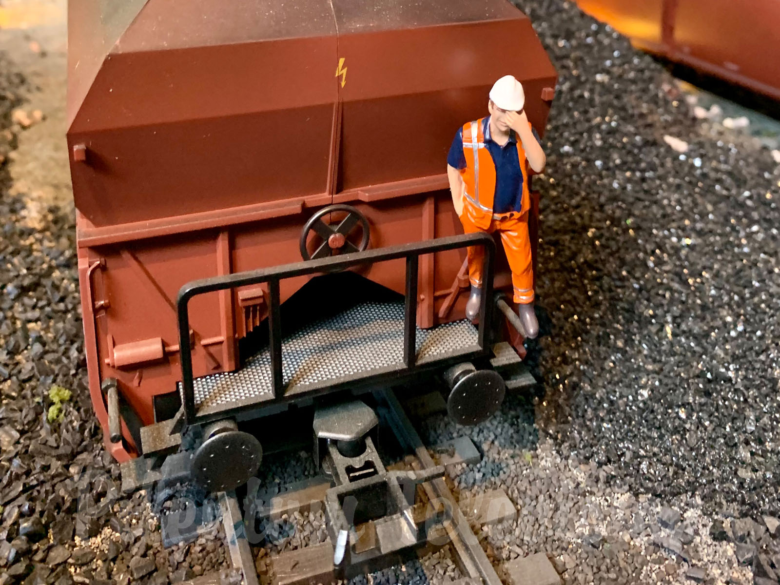 Plastico ferroviario di Arnold in scala 1:32 - Un mondo in miniatura per le locomotive a vapore